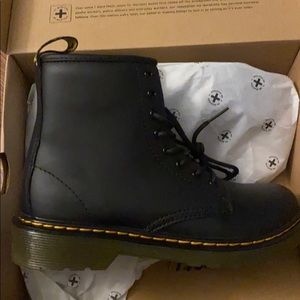 Girls Dr. Martens Black Lester Boots
